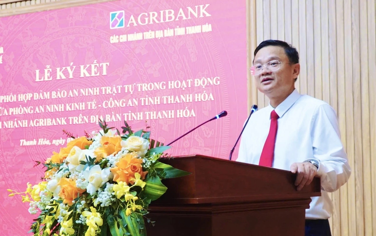 Giám đốc Agribank Thanh Hóa Nguyễn Thuần Phong phát biểu tại buổi lễ. Giám đốc Agribank Thanh Hóa Nguyễn Thuần Phong phát biểu tại buổi lễ.