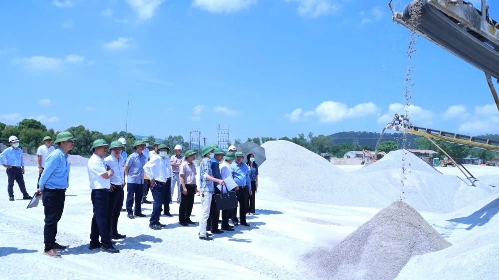Thanh Hóa tạo điều kiện thuận lợi để doanh nghiệp đầu tư phát triển sản xuất cát nghiền