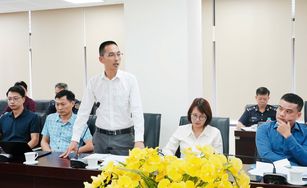 Đại diện Cảng container quốc tế C&aacute;i L&acirc;n (CICT) th&ocirc;ng tin về những điều kiện thuận lợi, ch&iacute;nh s&aacute;ch của đơn vị tới c&aacute;c doanh nghiệp tại hội nghị