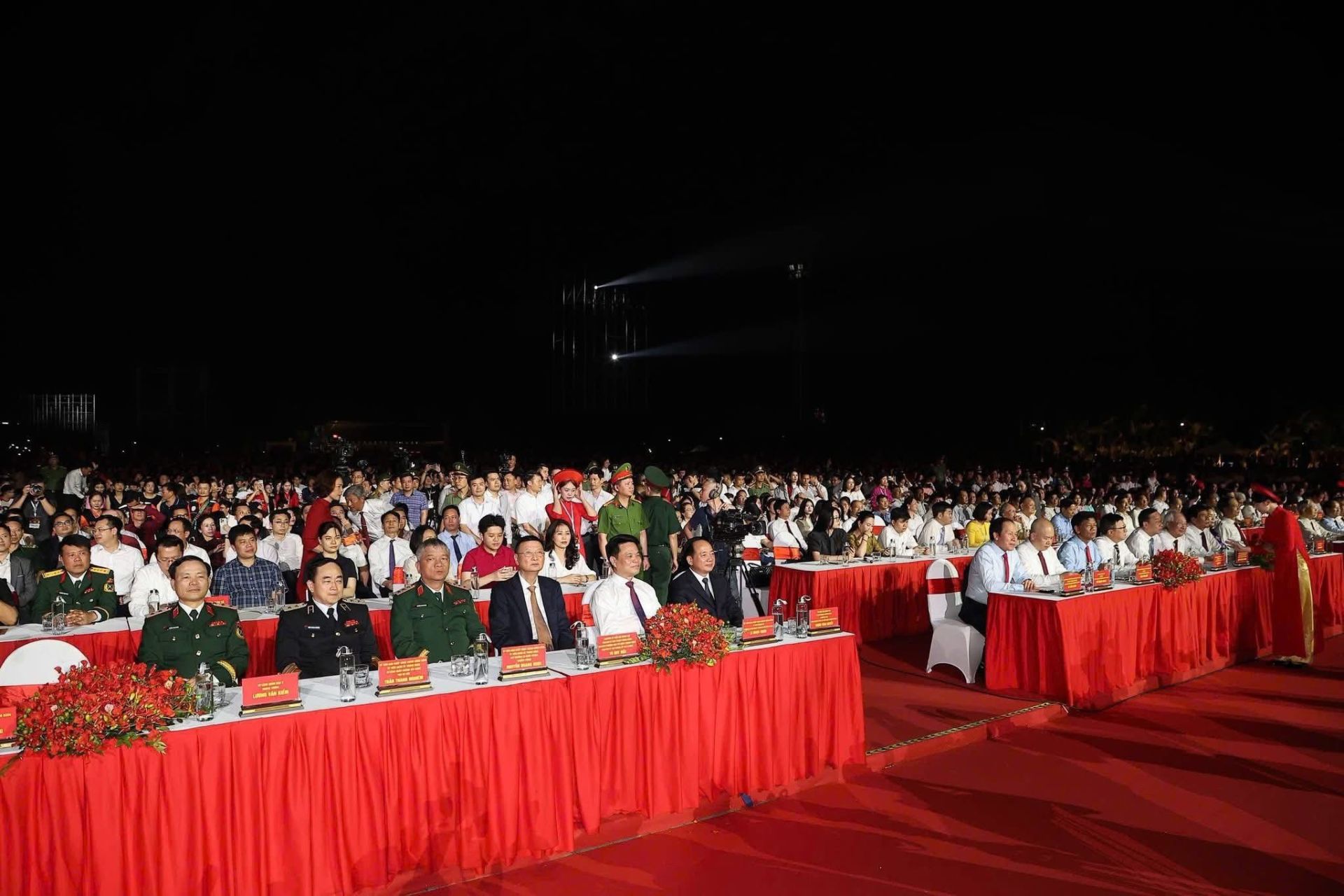 Các đại biểu tham dự Lễ khai mạc. Các đại biểu tham dự Lễ khai mạc.