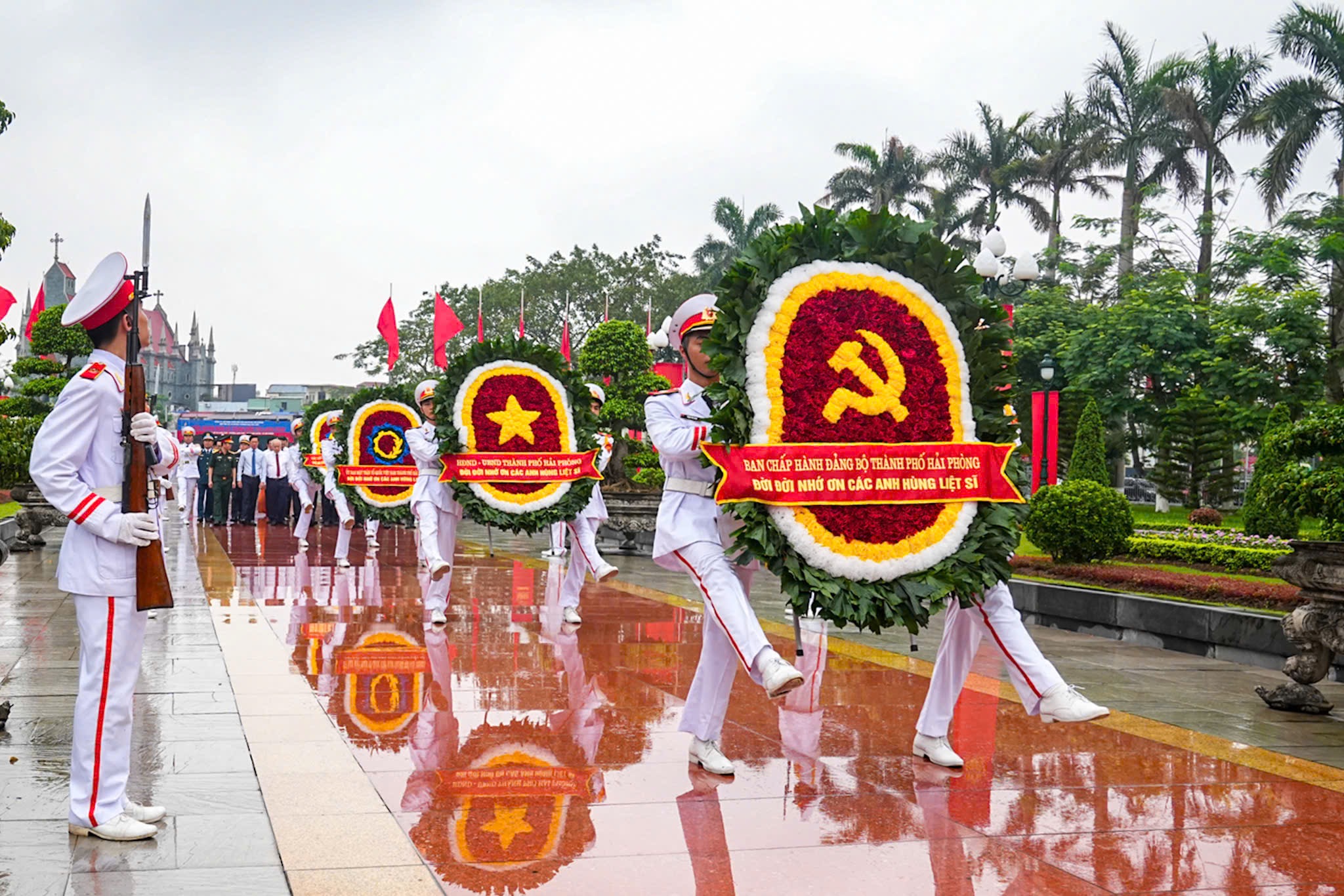 Hải Phòng: Dâng hương tưởng niệm các Anh hùng liệt sỹ và đồng chí Nguyễn Đức Cảnh