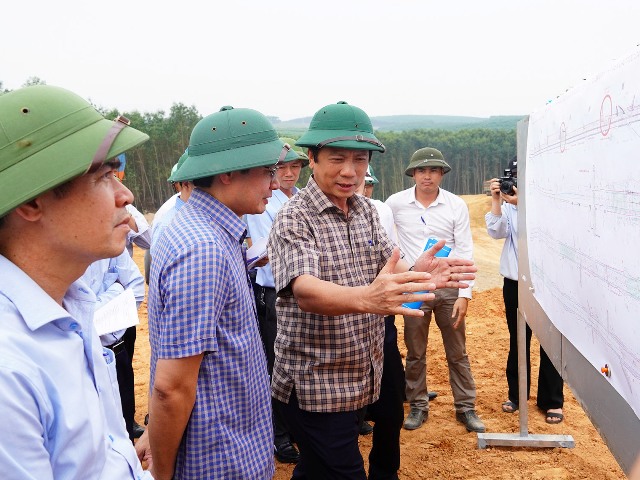 Quảng Trị: Quốc lộ 15D mới bàn giao được 20% mặt bằng toàn tuyến
