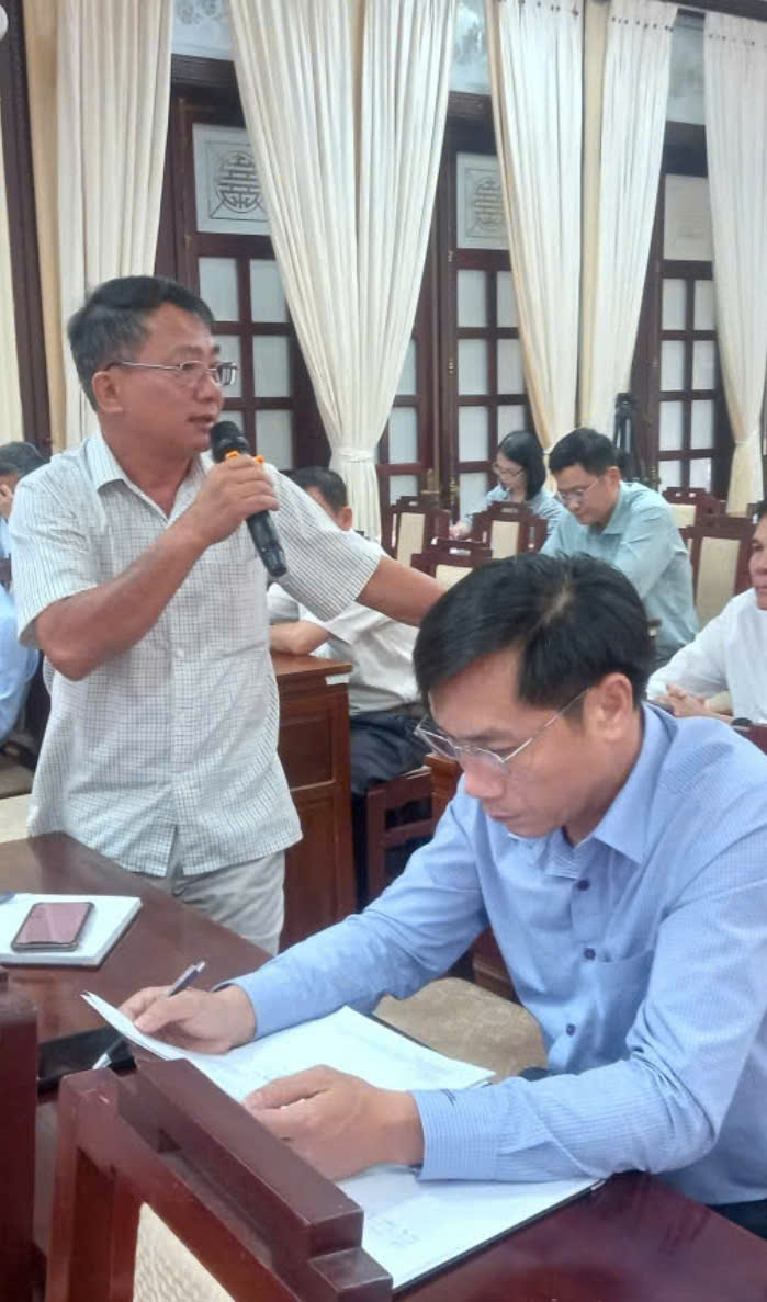 &Ocirc;ng L&ecirc; C&ocirc;ng Diễn- PGĐ Sở X&acirc;y dựng đang trả lời PV Thương Hiệu& C&ocirc;ng Luận về phương &aacute;n x&acirc;y dựng cầu qua Cồn Hến