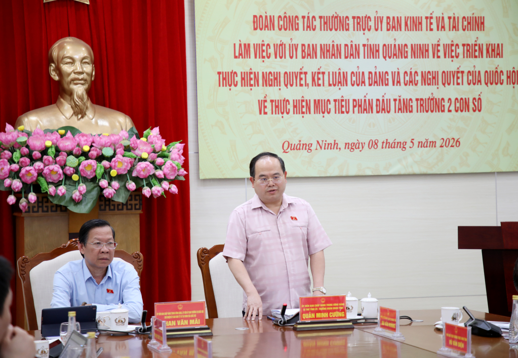 Ông Quản Minh Cường, Ủy viên Trung ương Đảng, Bí thư Tỉnh ủy, Trưởng Đoàn ĐBQH tỉnh Quảng Ninh, phát biểu tại buổi làm việc Ông Quản Minh Cường, Ủy viên Trung ương Đảng, Bí thư Tỉnh ủy, Trưởng Đoàn ĐBQH tỉnh Quảng Ninh, phát biểu tại buổi làm việc