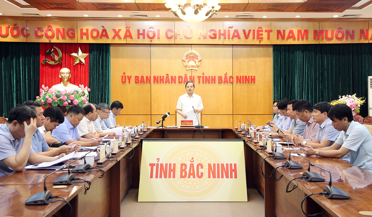 Chủ tịch UBND tỉnh Bắc Ninh Phạm Hoàng Sơn chủ trì hội nghị tại điểm cầu UBND tỉnh. Chủ tịch UBND tỉnh Bắc Ninh Phạm Hoàng Sơn chủ trì hội nghị tại điểm cầu UBND tỉnh.