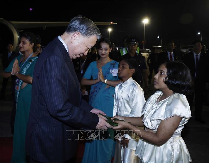 Tổng Bí thư, Chủ tịch nước Tô Lâm tại sân bay quốc tế Bandaranaike. Ảnh: Thống Nhất/TTXVN Tổng Bí thư, Chủ tịch nước Tô Lâm tại sân bay quốc tế Bandaranaike. Ảnh: Thống Nhất/TTXVN