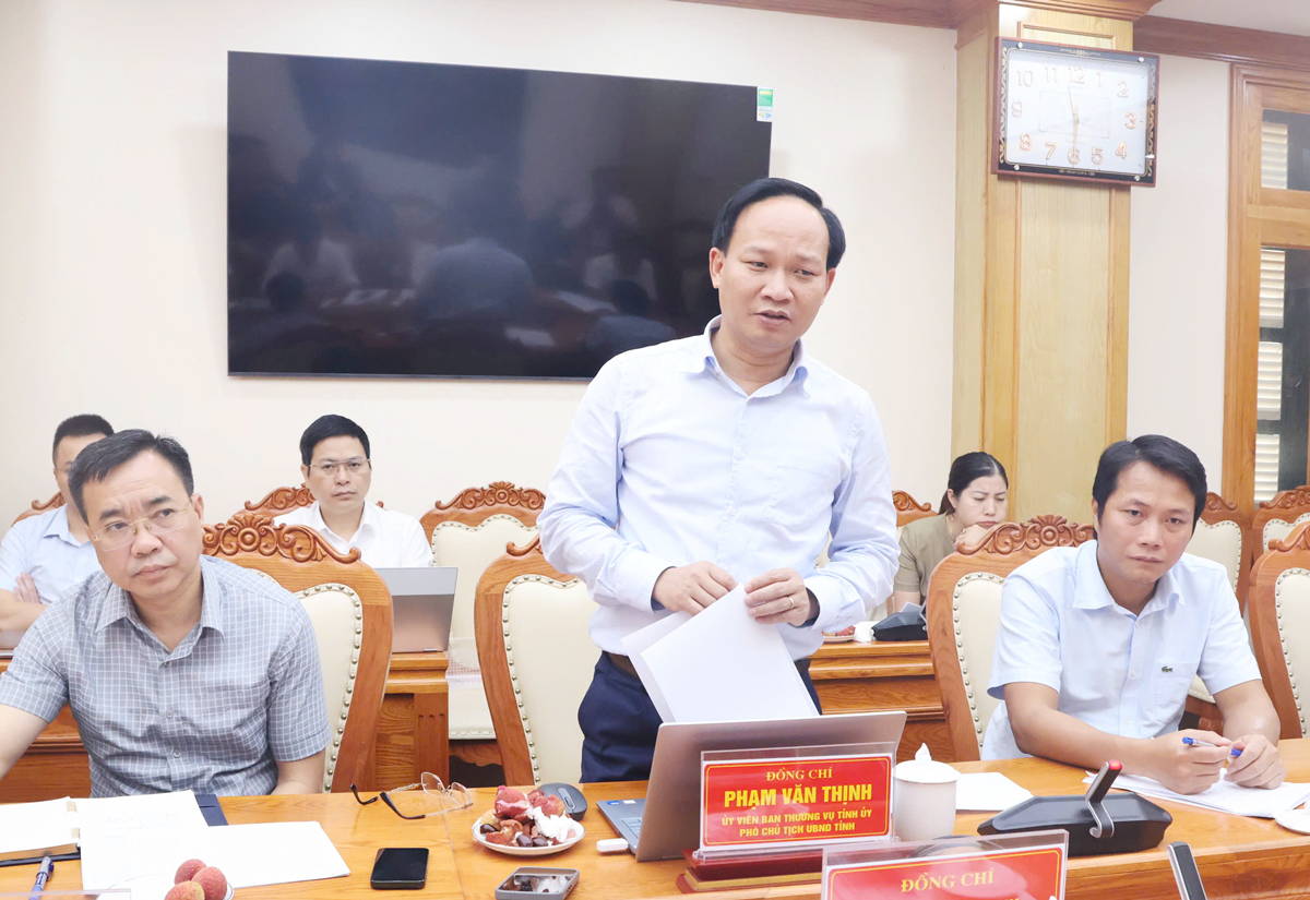 Phó Chủ tịch UBND tỉnh Phạm Văn Thịnh tiếp thu ý kiến chỉ đạo của Thứ trưởng Bộ Xây dựng. Phó Chủ tịch UBND tỉnh Phạm Văn Thịnh tiếp thu ý kiến chỉ đạo của Thứ trưởng Bộ Xây dựng.