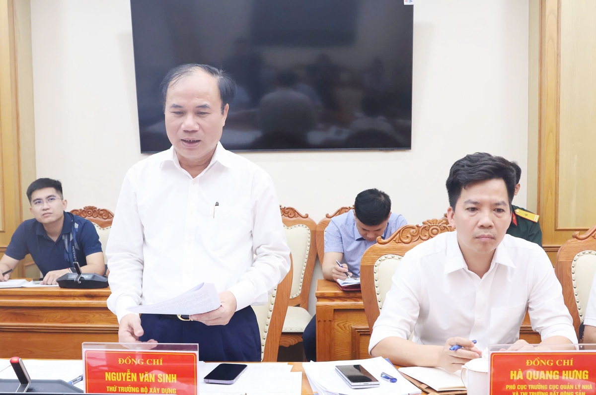 Thứ trưởng Bộ Xây dựng Nguyễn Văn Sinh phát biểu tại buổi làm việc. Thứ trưởng Bộ Xây dựng Nguyễn Văn Sinh phát biểu tại buổi làm việc.
