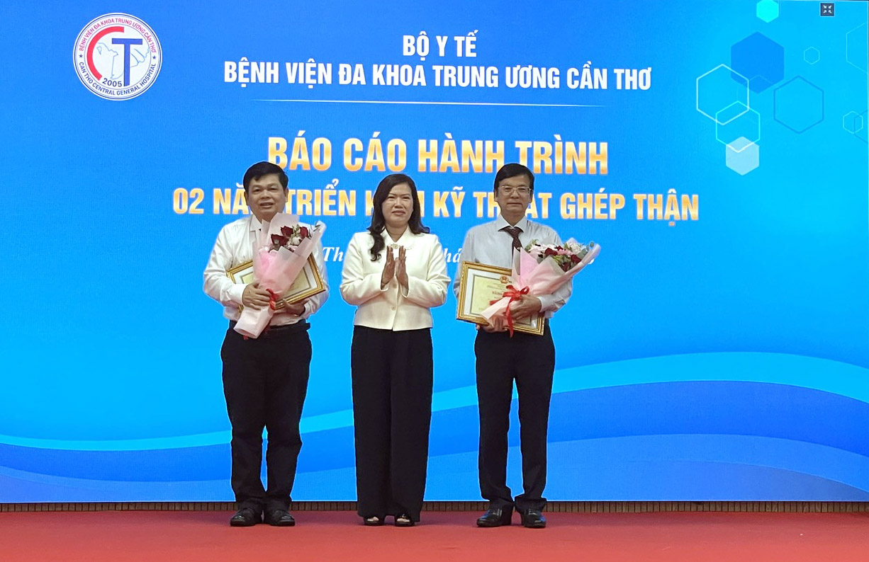 Bà Nguyễn Thị Ngọc Điệp Phó chủ tịch UBND TP. Cần Thơ trao tặng Bằng khen Chủ tịch UBND TP. Cần Thơ cho Bệnh viện Chợ Rẫy và Bệnh viện Đa khoa Trung ương Cần Thơ Bà Nguyễn Thị Ngọc Điệp Phó chủ tịch UBND TP. Cần Thơ trao tặng Bằng khen Chủ tịch UBND TP. Cần Thơ cho Bệnh viện Chợ Rẫy và Bệnh viện Đa khoa Trung ương Cần Thơ