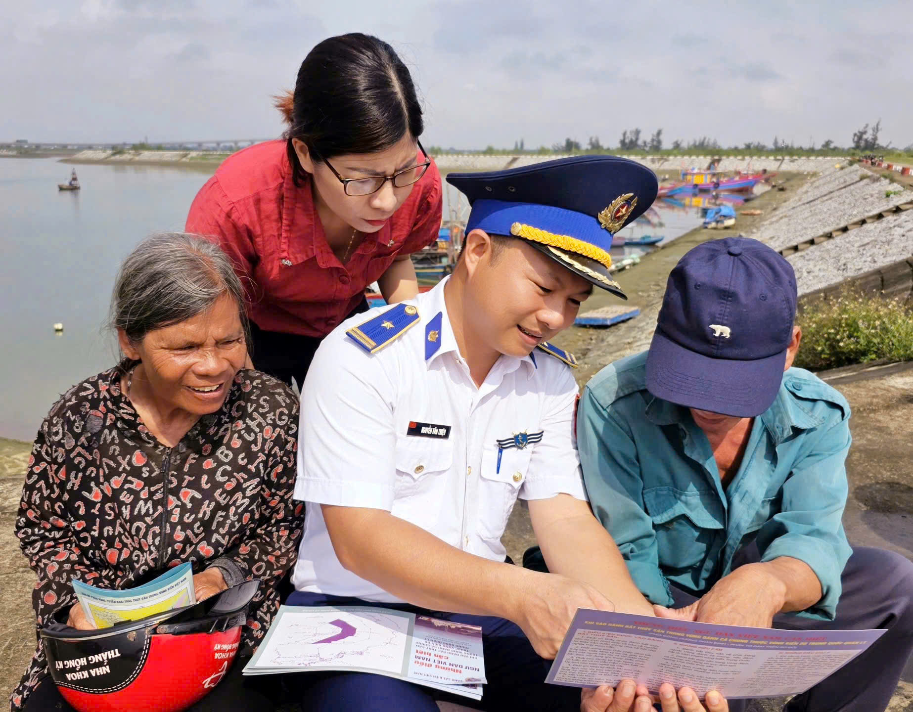 Chương trình công tác dân vận “Cảnh sát biển đồng hành với ngư dân” tại Hà Tĩnh