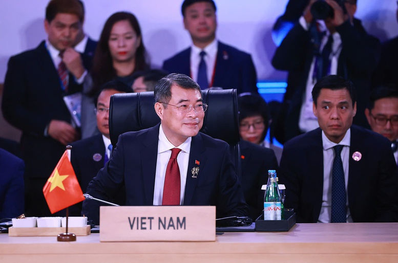 Thủ tướng Ch&iacute;nh phủ L&ecirc; Minh Hưng ph&aacute;t biểu tại Phi&ecirc;n họp to&agrave;n thể của Hội nghị Cấp cao ASEAN lần thứ 48 - Ảnh: VGP/Nhật Bắc