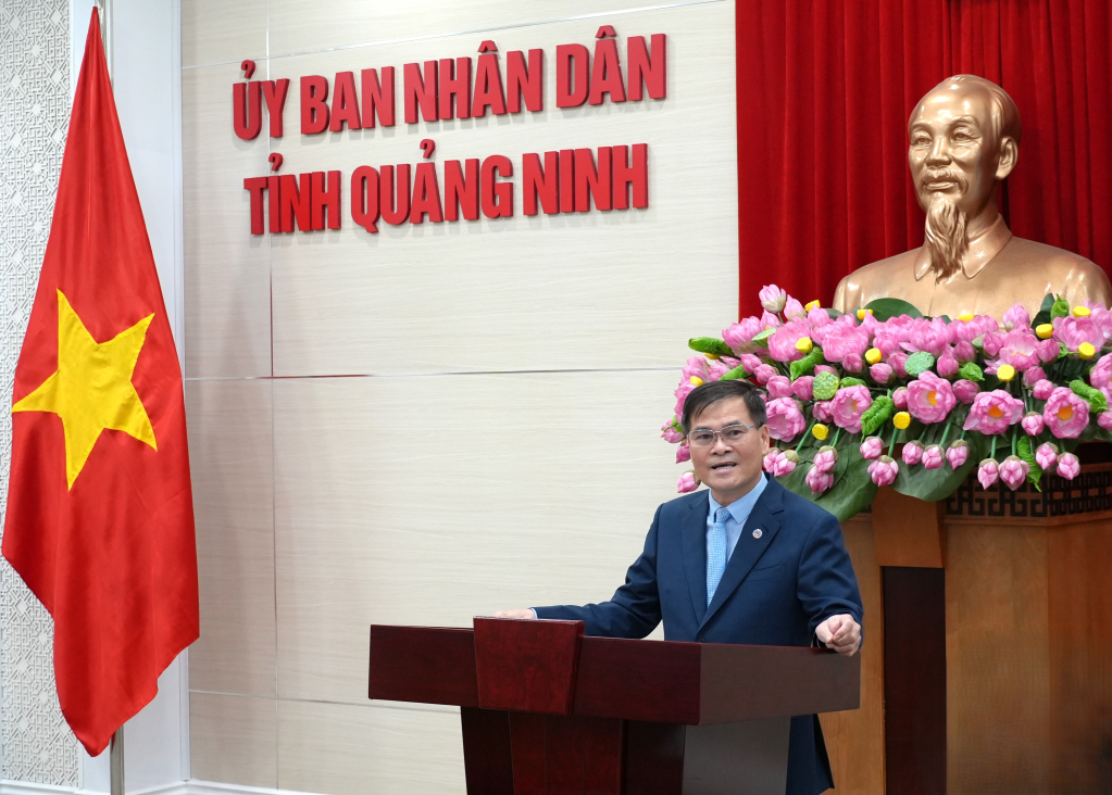 &Ocirc;ng B&ugrave;i Văn Khắng, Ph&oacute; B&iacute; thư Tỉnh ủy, Chủ tịch UBND tỉnh Quảng Ninh chỉ đạo c&aacute;c giải ph&aacute;p thu h&uacute;t kh&aacute;ch du lịch từ nay đến cuối năm