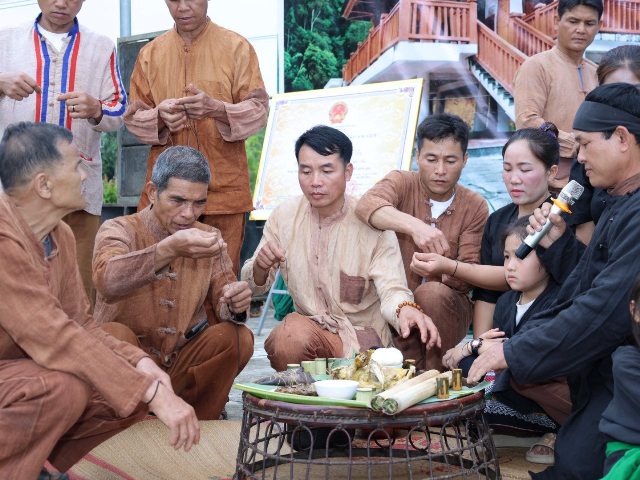 Bảo tồn nét văn hóa độc đáo của dân tộc Ơ Đu ở Nghệ An. Bảo tồn nét văn hóa độc đáo của dân tộc Ơ Đu ở Nghệ An.