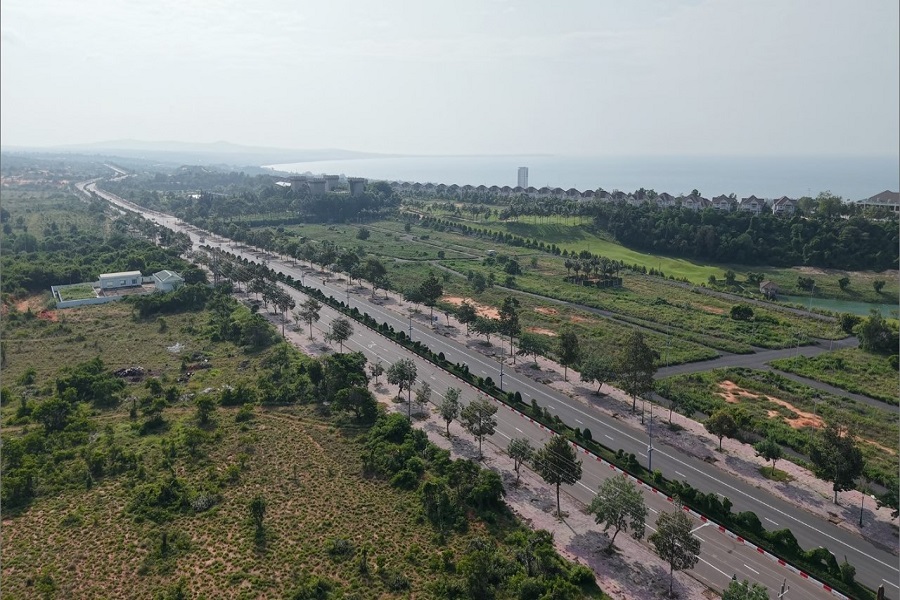 Tuyến ĐT 706B hướng nh&igrave;n ra biển