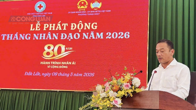 Ph&oacute; B&iacute; thư Tỉnh ủy, Chủ tịch Ủy ban MTTQ Việt Nam tỉnh Đắk Lắk Y Giang Gry Ni&ecirc; Knơng ph&aacute;t biểu tại lễ ph&aacute;t động.