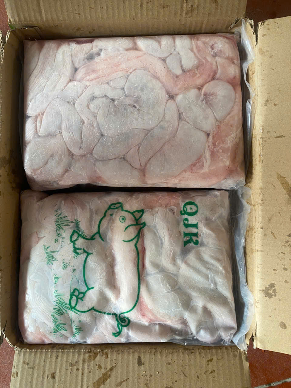 Số h&agrave;ng h&oacute;a kh&ocirc;ng r&otilde; nguồn gốc xuất xứ bị lực lượng chức năng ph&aacute;t hiện v&agrave; ti&ecirc;u hủy