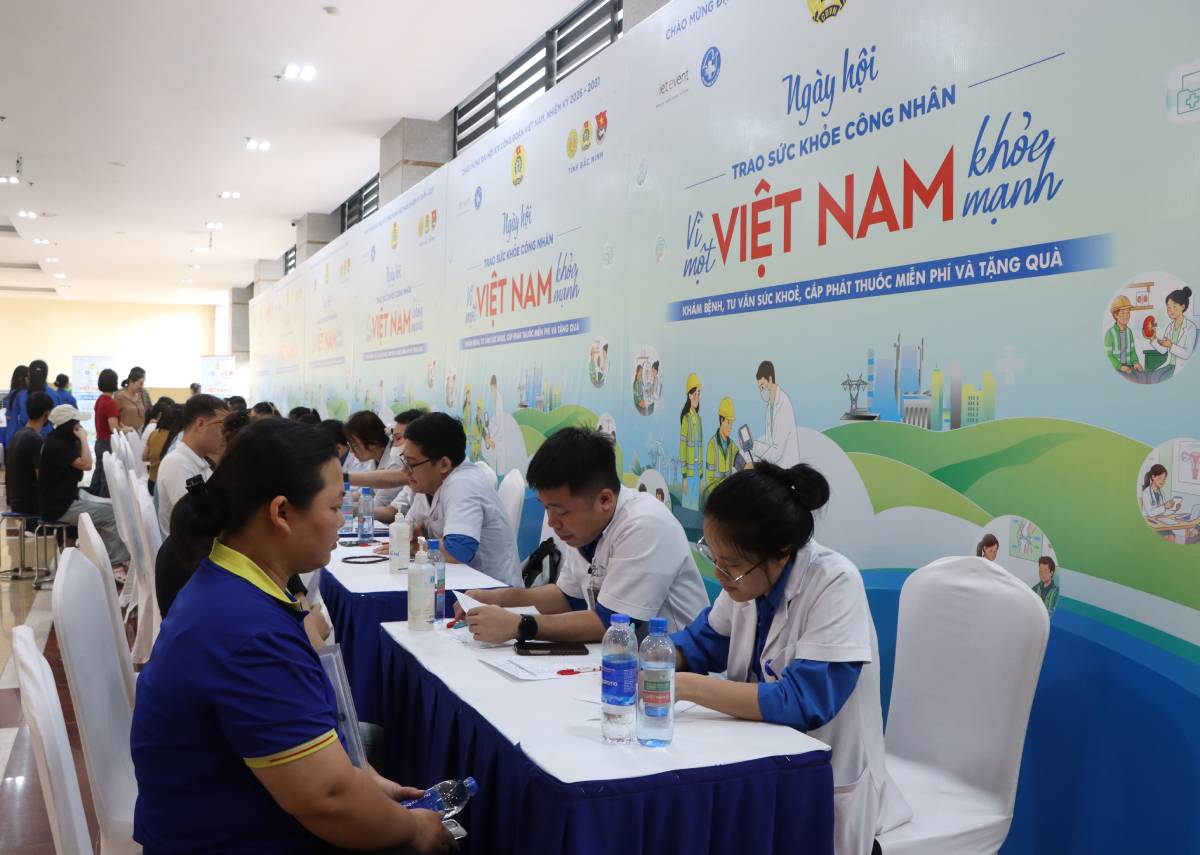 Hoạt động thăm khám sức khỏe cho công nhân diễn ra tại Ngày hội. Hoạt động thăm khám sức khỏe cho công nhân diễn ra tại Ngày hội.