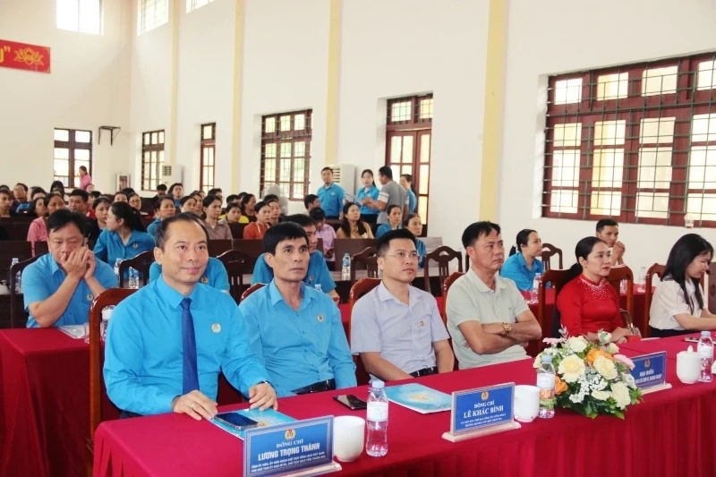 C&aacute;c đại biểu tham dự lễ ph&aacute;t động