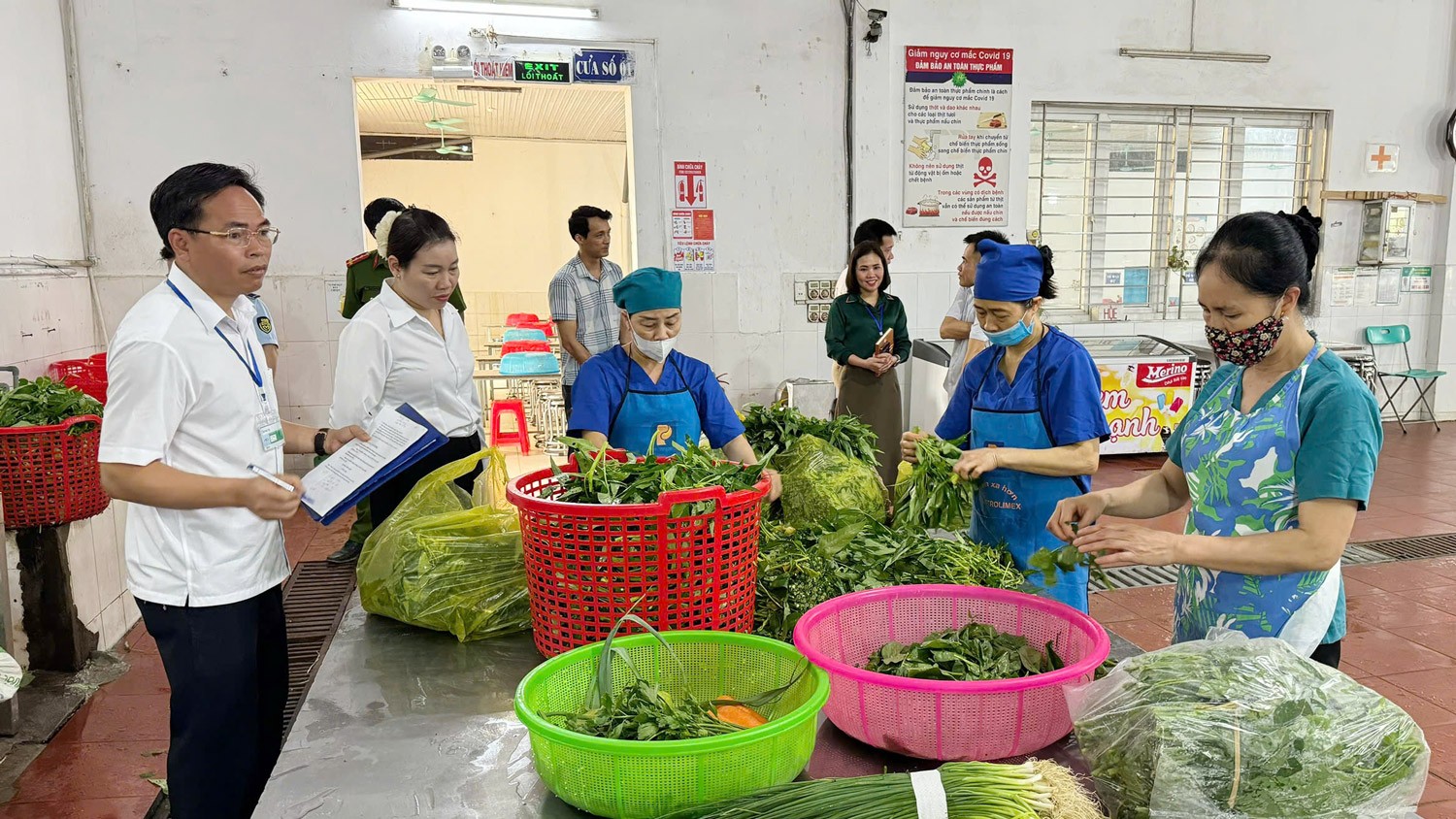 Vai trò của lực lượng chức năng trong kiểm soát thị trường thực phẩm tại Thái Nguyên