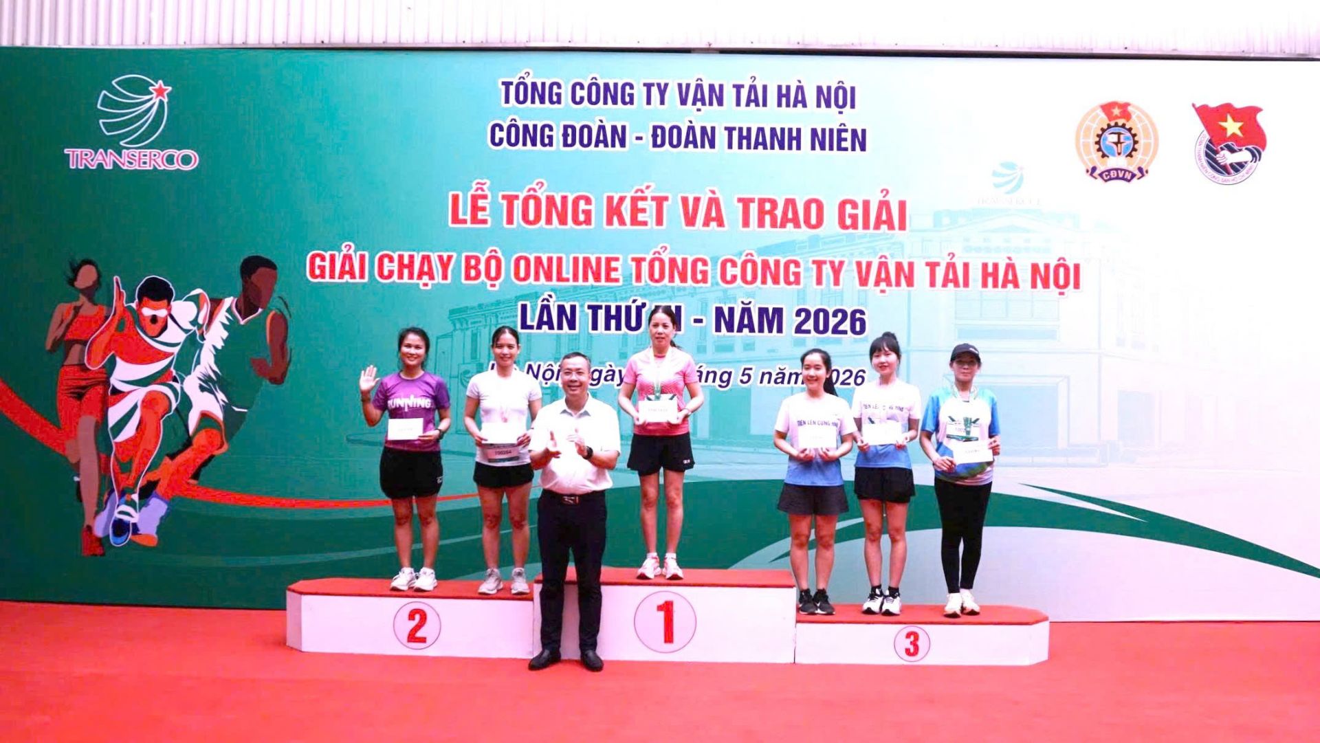 Đồng ch&iacute; Vũ Hữu Tuyến - Ph&oacute; B&iacute; thư thường trực Đảng ủy, Th&agrave;nh vi&ecirc;n HĐTV, Chủ tịch C&ocirc;ng đo&agrave;n Transerco, Trưởng ban tổ chức giải trao giải Nhất, Nh&igrave;, Ba cho c&aacute;c nữ VĐV tr&ecirc;n 40 tuổi