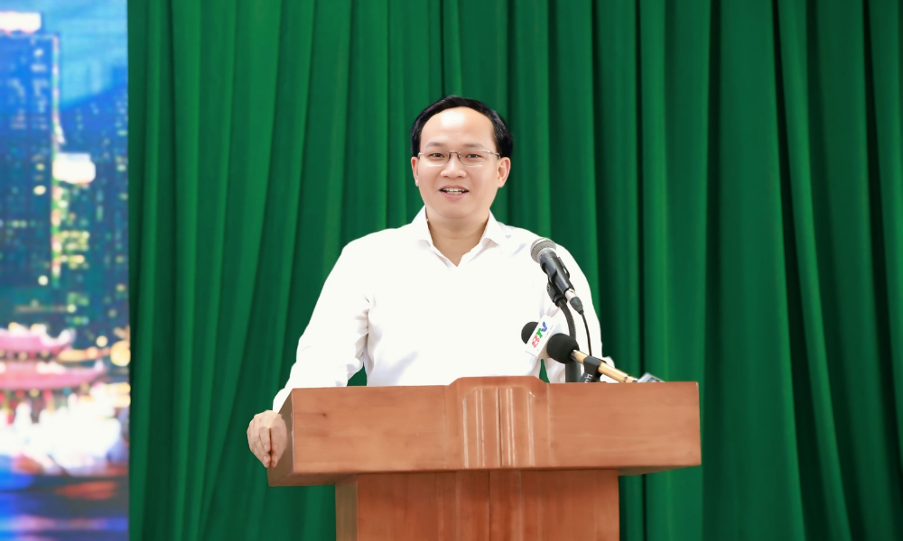 Đồng ch&iacute; Phạm Văn Thịnh ghi nhận, đ&aacute;nh gi&aacute; cao Gameshow &ldquo;Đất học Kinh Bắc&rdquo; v&agrave; sự hỗ trợ của C&ocirc;ng ty tr&aacute;ch nhiệm hữu hạn Khoa học kỹ thuật Goertek Vina đối với sự ph&aacute;t triển địa phương.