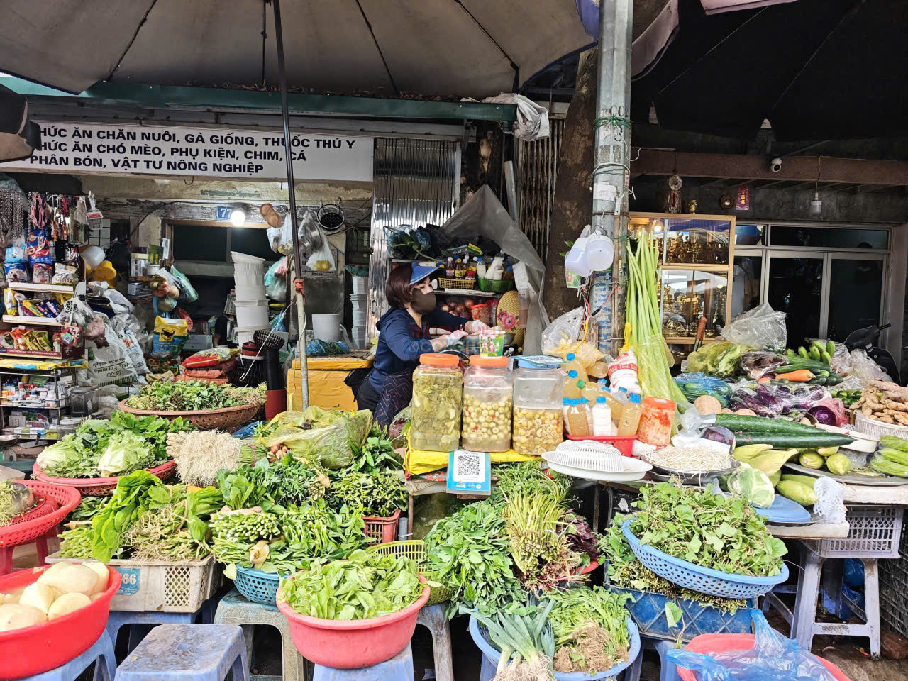 Cần kiểm so&aacute;t chặt an to&agrave;n thực phẩm tại c&aacute;c chợ d&acirc;n sinh.
