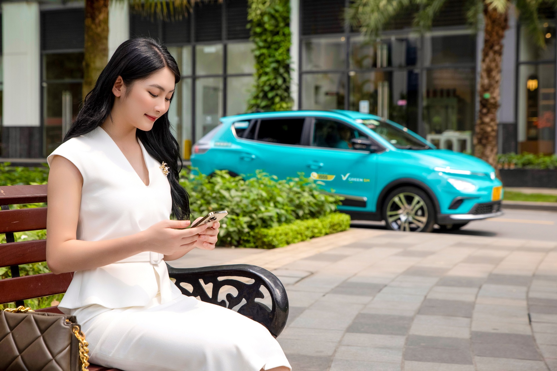 Người d&ugrave;ng trải nghiệm đặt xe tr&ecirc;n ứng dụng Green SM với thao t&aacute;c dễ d&agrave;ng, thuận tiện hơn.