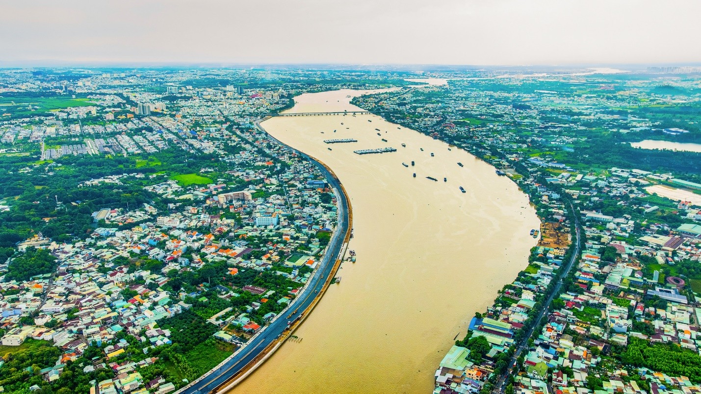 Trong chiến lược quy hoạch, Đồng Nai ch&uacute; trọng ph&aacute;t triển kinh tế dọc trục h&agrave;nh lang đ&ocirc; thị ven s&ocirc;ng