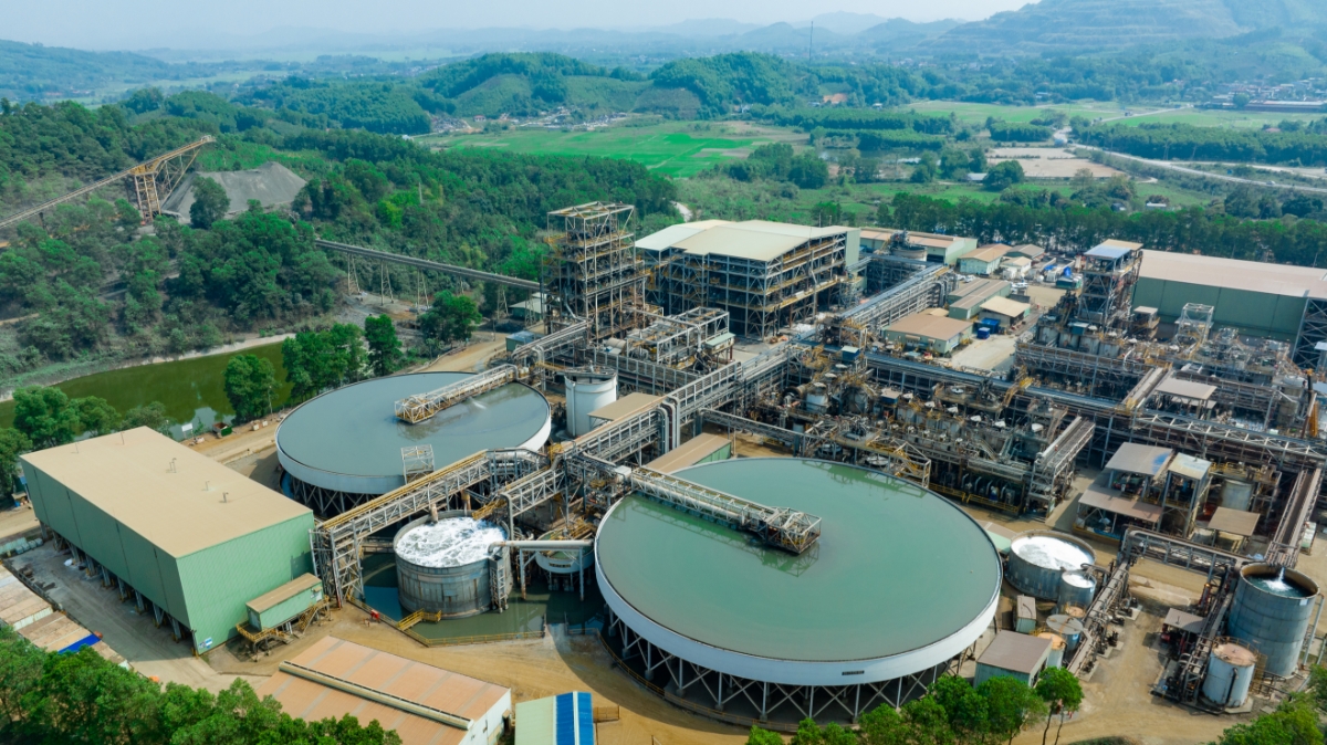 Hoạt động khai th&aacute;c tại mỏ N&uacute;i Ph&aacute;o của Masan High-Tech Materials. Việc được ph&eacute;p khai th&aacute;c th&ecirc;m 28 triệu tấn được kỳ vọng tạo động lực tăng trưởng mới cho MSR trong chu kỳ gi&aacute; vonfram thuận lợi.