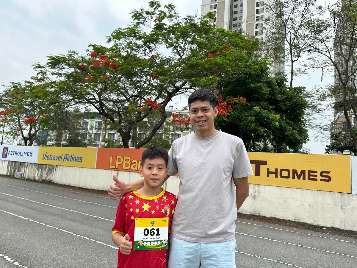 Anh C&ocirc;ng rất vui mừng khi b&eacute; Đạt đ&atilde; vượt qua v&ograve;ng sơ tuyển để đến Gia Lai thi tiếp v&ograve;ng sau