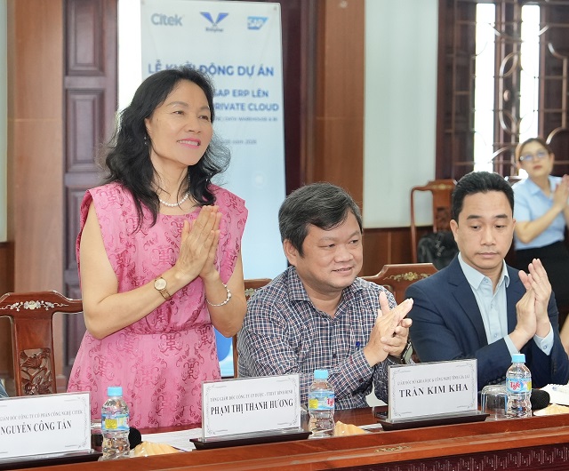 B&agrave; Phạm Thị Thanh Hương ph&aacute;t biểu. Ảnh: Đ-P