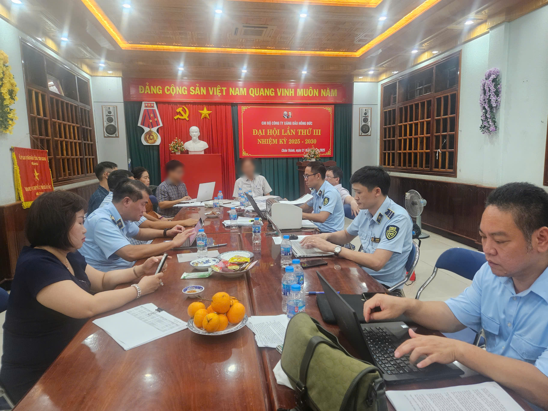 Cục Quản l&yacute; v&agrave; Ph&aacute;t triển thị trường trong nước l&agrave;m việc với &agrave;m việc với đại diện C&ocirc;ng ty TNHH xăng dầu Hồng Đức tại x&atilde; Kim Sơn, tỉnh Đồng Th&aacute;p