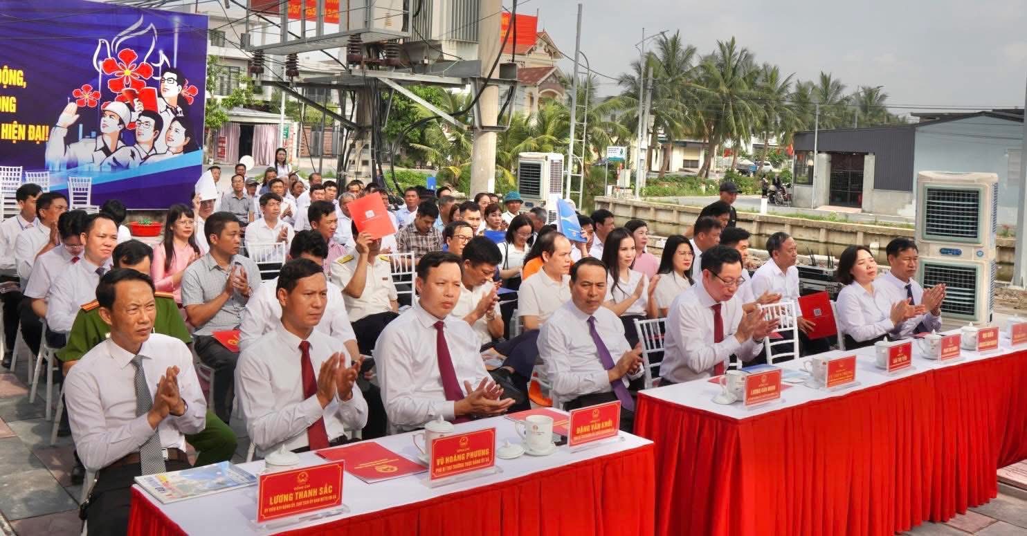Đại biểu dự lễ kh&aacute;nh th&agrave;nh.