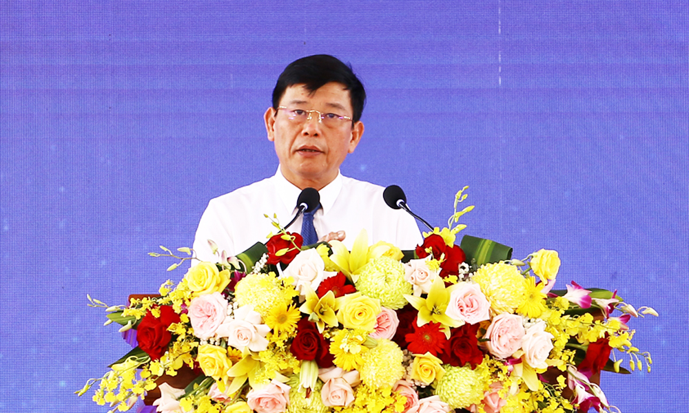 Ph&oacute; Chủ tịch UBND tỉnh Ng&ocirc; T&acirc;n Phượng ph&aacute;t biểu chỉ đạo đẩy nhanh tiến độ dự &aacute;n cải tạo n&uacute;t giao giữa quốc lộ 3 mới với quốc lộ 18 tại x&atilde; Văn M&ocirc;n.