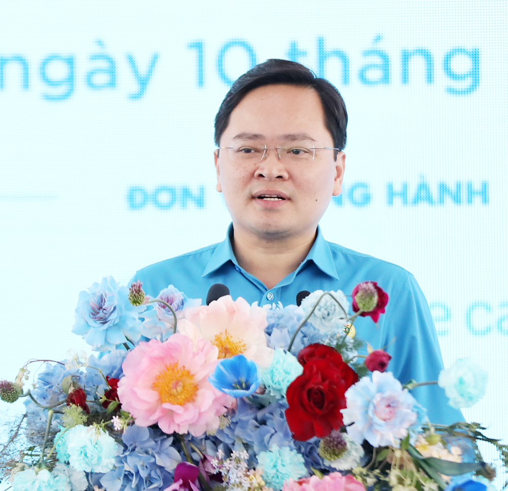 Đồng ch&iacute; Nguyễn Anh Tuấn ph&aacute;t biểu khai mạc chương tr&igrave;nh.