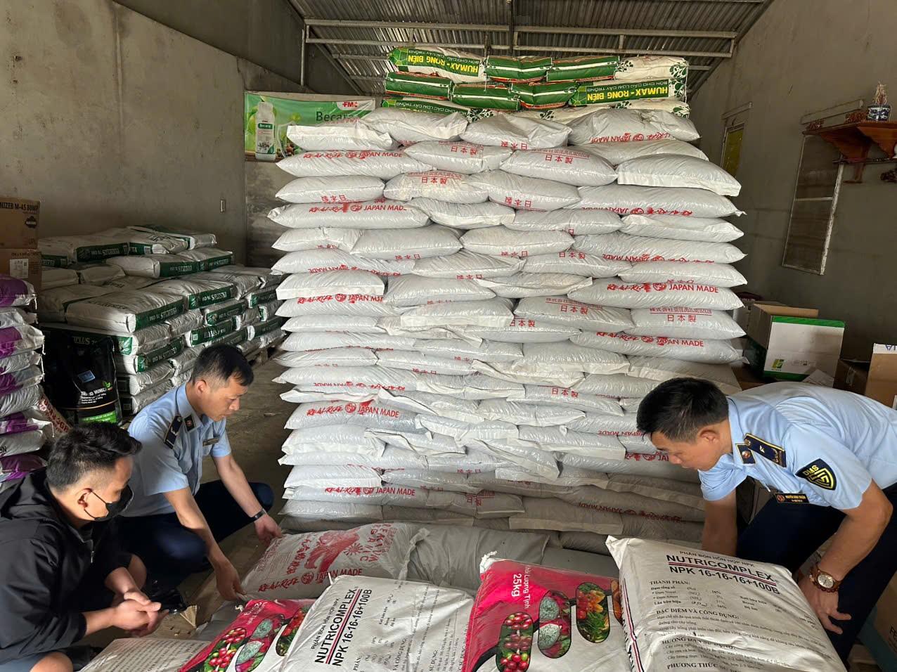 Sơn La: Xử phạt doanh nghiệp, buộc tiêu hủy 3,6 tấn phân bón không phép lưu hành
