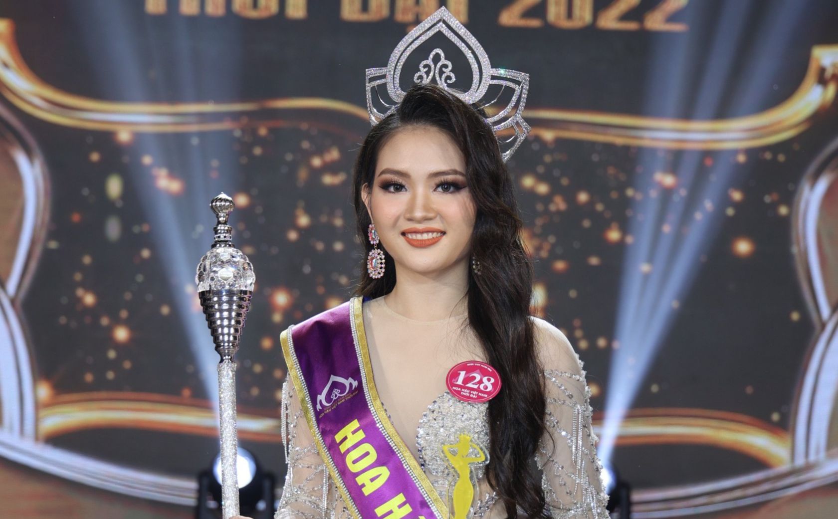 Ch&acirc;n dung Hoa hậu Việt Nam Thời đại m&ugrave;a đầu ti&ecirc;n - Nguyễn Mai Anh, cựu sinh vi&ecirc;n trường Đại học Gi&aacute;o dục - Đại học Quốc gia H&agrave; Nội