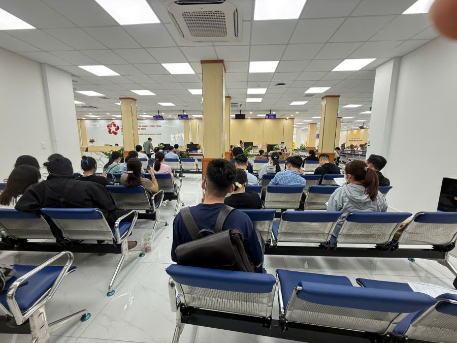 Chuyển đổi số kh&ocirc;ng chỉ gi&uacute;p thay đổi phương thức vận h&agrave;nh m&agrave; c&ograve;n thay đổi c&aacute;ch tiếp cận phục vụ người d&acirc;n v&agrave; doanh nghiệp theo hướng chủ động, minh bạch v&agrave; thuận tiện hơn.