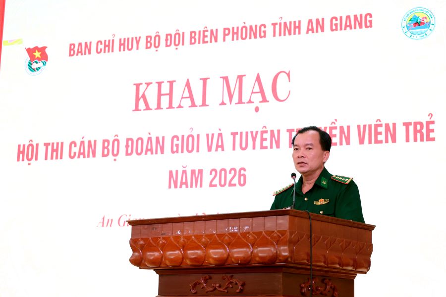 Đại t&aacute; L&ecirc; Ho&agrave;ng Việt, Ph&oacute; Ch&iacute;nh ủy Ban Chỉ huy Bộ đội Bi&ecirc;n ph&ograve;ng tỉnh ph&aacute;t biểu khai mạc hội thi