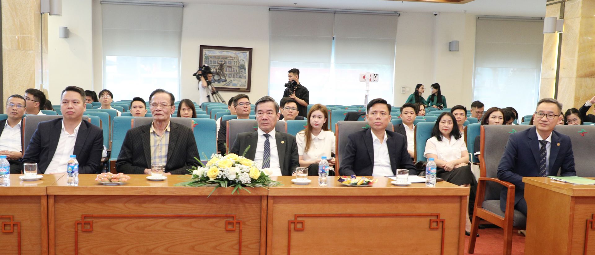 Các đại biểu dự buổi lễ