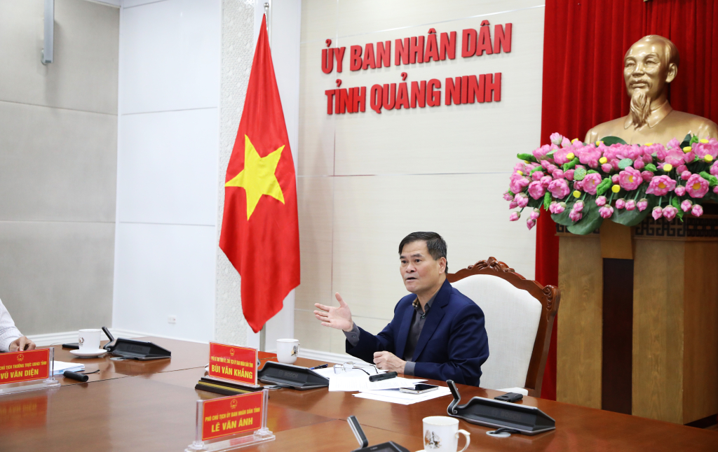 &Ocirc;ng B&ugrave;i Văn Khắng, Ph&oacute; B&iacute; thư Tỉnh ủy, Chủ tịch UBND tỉnh Quảng Ninh ph&aacute;t biểu tại buổi l&agrave;m việc