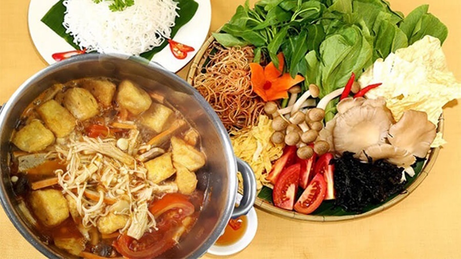 Lẩu Th&aacute;i chay: H&agrave;nh tr&igrave;nh từ xứ ch&ugrave;a V&agrave;ng đến m&acirc;m cơm thanh tịnh