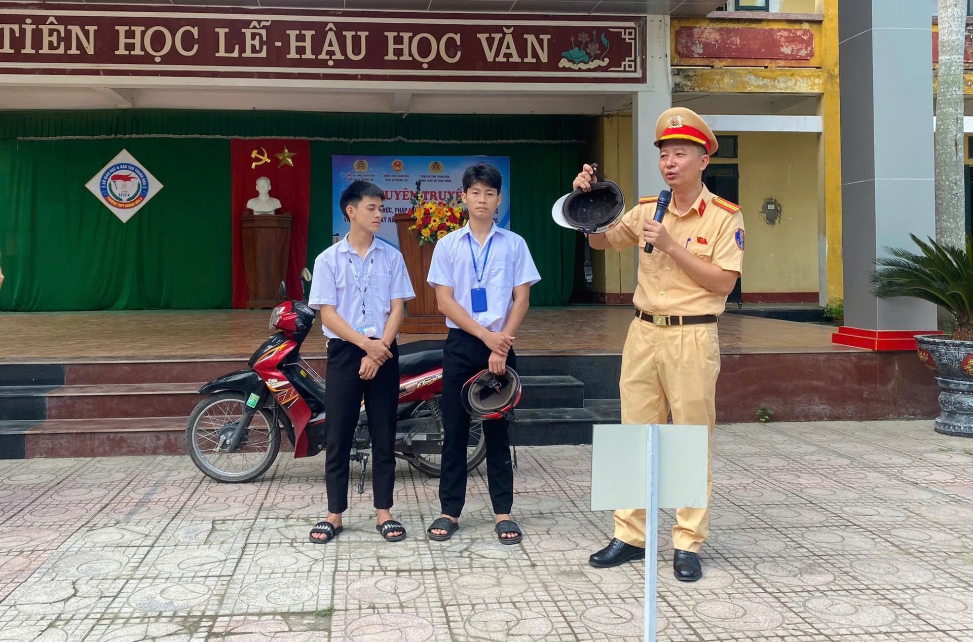 Thanh Hóa: Trang bị kỹ năng tham gia giao thông an toàn cho học sinh Trường THPT