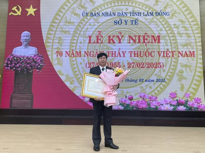 Thầy thuốc ưu t&uacute;, Thạc sĩ Trần Ngọc Trung - Ph&oacute; Trưởng ph&ograve;ng, Ph&ograve;ng nghiệp vụ Y (Sở Y tế L&acirc;m Đồng), Chủ tịch Hội Điều dưỡng tỉnh L&acirc;m Đồng. Ảnh: NVCC