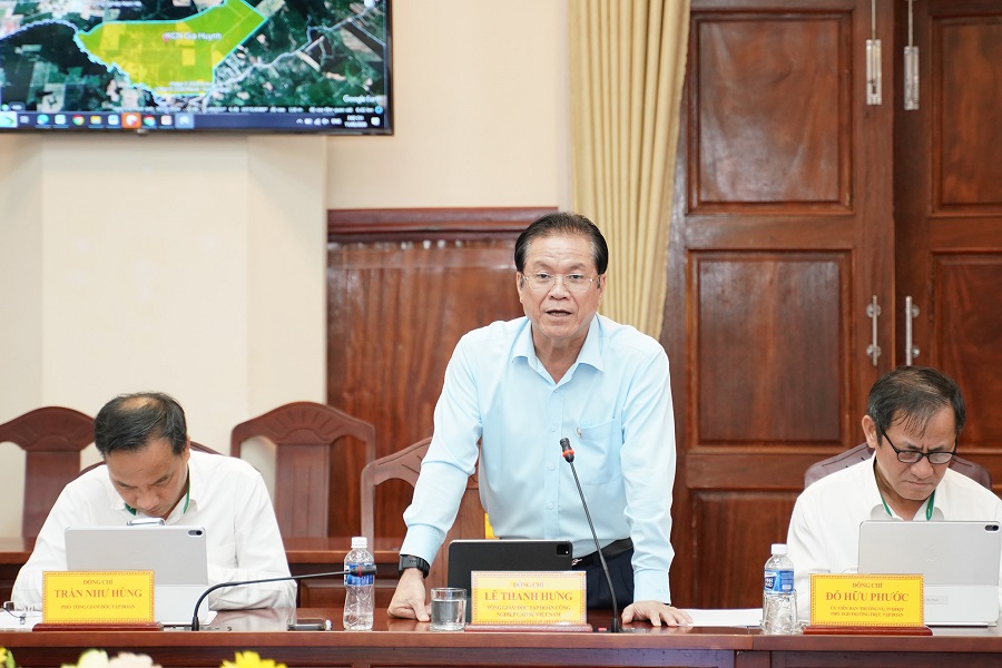 Tổng Gi&aacute;m đốc Tập đo&agrave;n C&ocirc;ng nghiệp Cao su Việt Nam L&ecirc; Thanh Hưng ph&aacute;t biểu tại buổi l&agrave;m việc