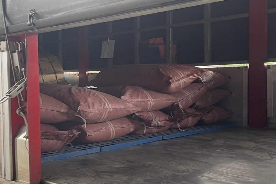 Tăng tỉ trọng cà phê chế biến rang xay, hòa tan và phối trộn, là nhóm sản phẩm có giá trị gia tăng cao hơn để bù đắp phần kim ngạch sụt giảm từ cà phê nhân. Tăng tỉ trọng cà phê chế biến rang xay, hòa tan và phối trộn, là nhóm sản phẩm có giá trị gia tăng cao hơn để bù đắp phần kim ngạch sụt giảm từ cà phê nhân.