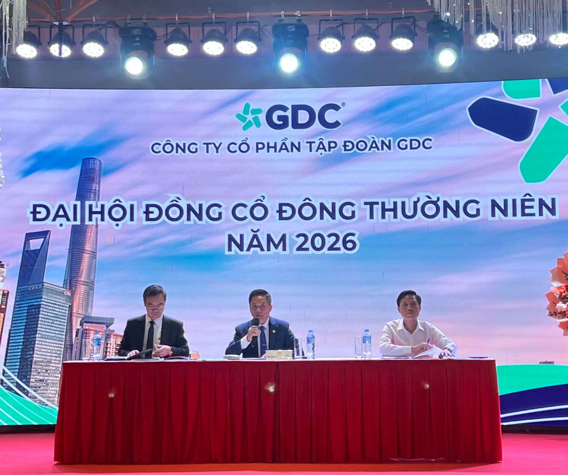 Chủ tịch HĐQT Công ty Cổ phần Tập đoàn GDC Nguyễn Văn Khoa phát biểu tại Đại hội Đồng cổ đông thường niên năm 2026 mới đây