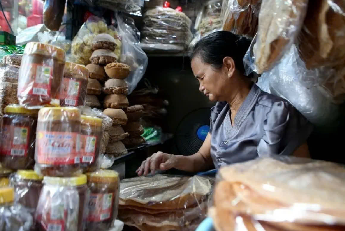 H&agrave;ng triệu hộ kinh doanh nhỏ lẻ được giảm g&aacute;nh nặng t&agrave;i ch&iacute;nh khi ngưỡng doanh thu miễn thuế được n&acirc;ng l&ecirc;n 1 tỷ đồng/năm.