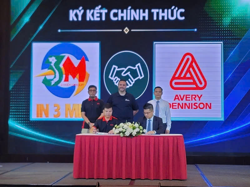In 3 Miền Group và Tập đoàn Avery Dennison (Mỹ) ký kết hợp tác chiến lược tại sự kiện. In 3 Miền Group và Tập đoàn Avery Dennison (Mỹ) ký kết hợp tác chiến lược tại sự kiện.