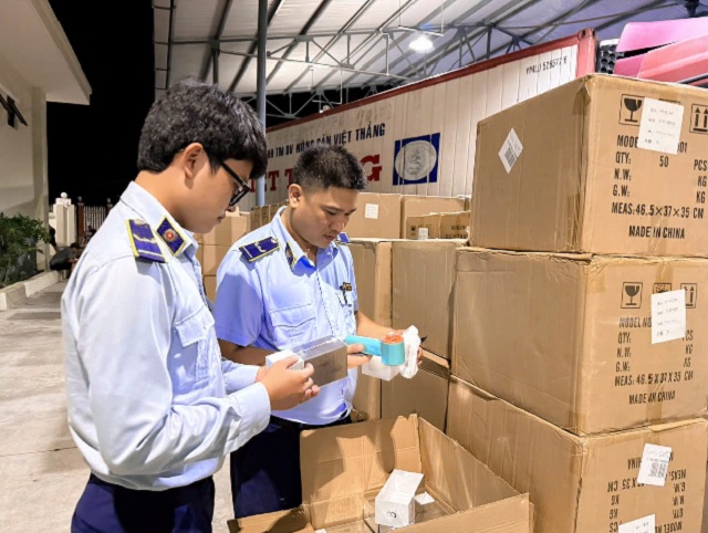 Đắk Lắk: Phát hiện một vụ vận chuyển hàng hoá trái phép với số lượng lớn
